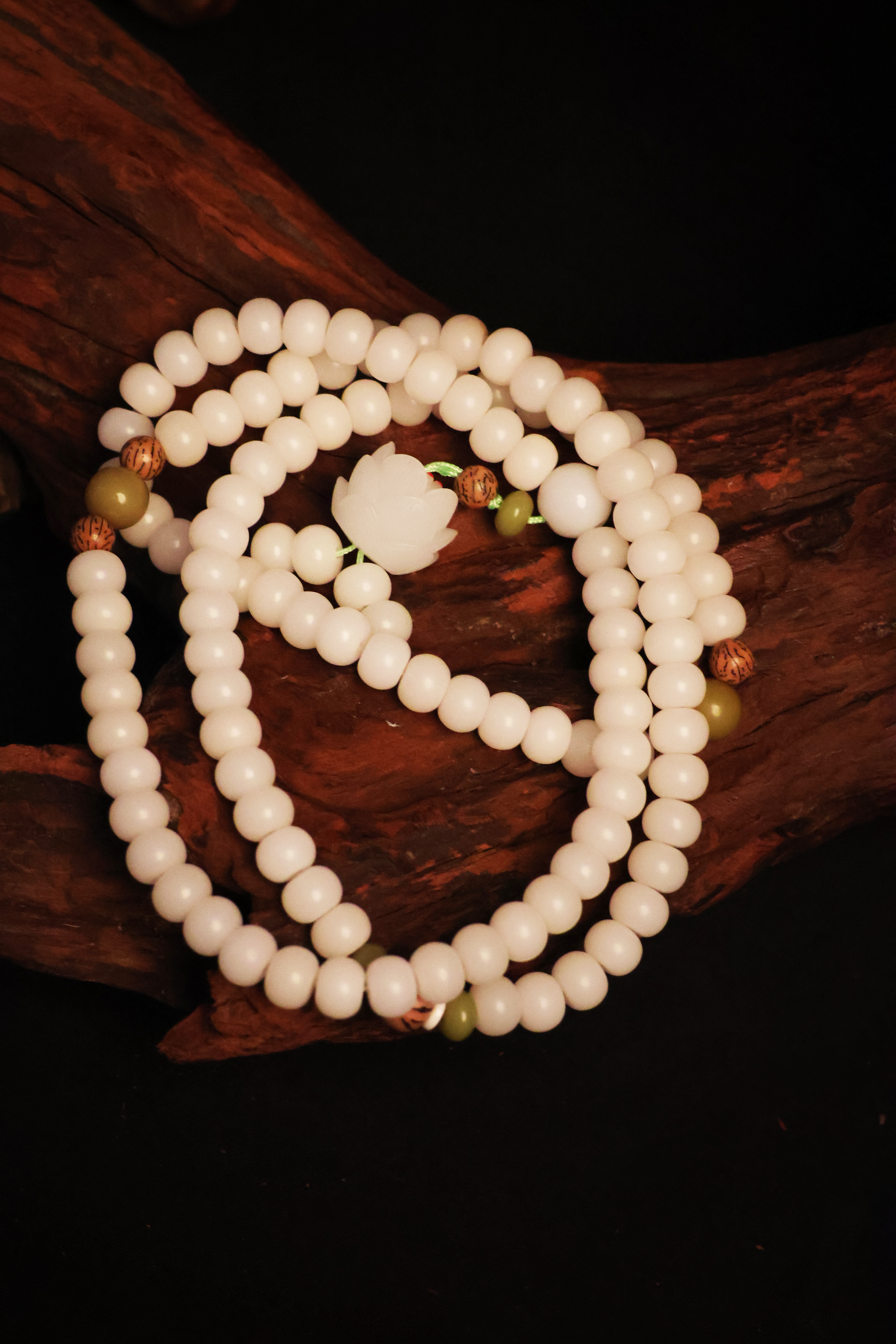 White Bodhi Root Lotus 108 Pure Prayer Beads
